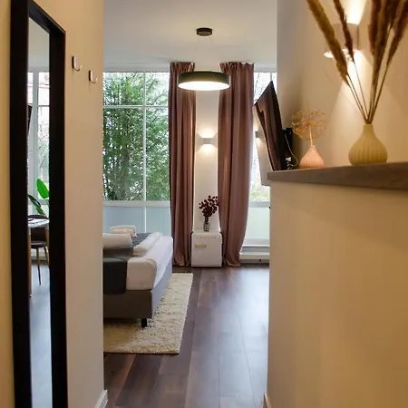 Homely 7 - Elegant Self-check-in For Urban Travelers