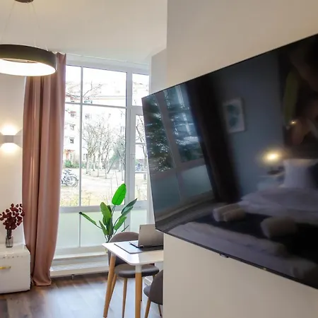 Homely 7 - Elegant Self-check-in For Urban Travelers *