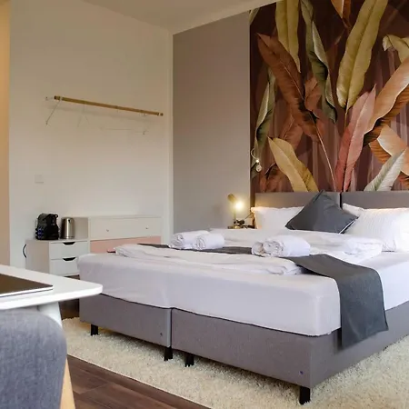 Homely 7 - Elegant Self-check-in For Urban Travelers