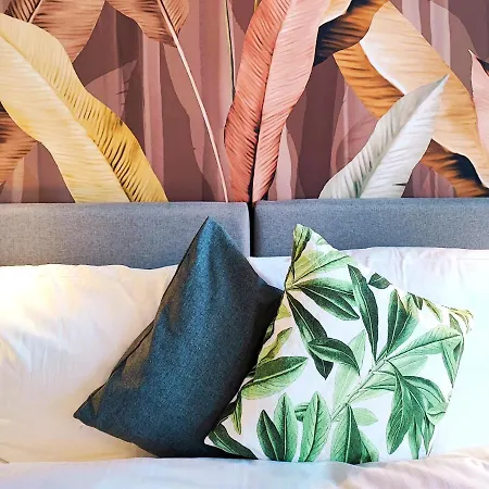 Homely 7 - Elegant Self-check-in For Urban Travelers
