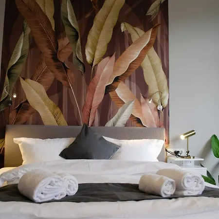 Homely 7 - Elegant Self-check-in For Urban Travelers