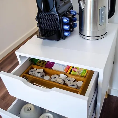 Homely 7 - Elegant Self-check-in For Urban Travelers *