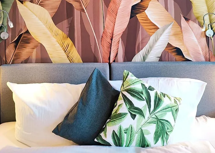 Homely 7 - Elegant Self-check-in For Urban Travelers