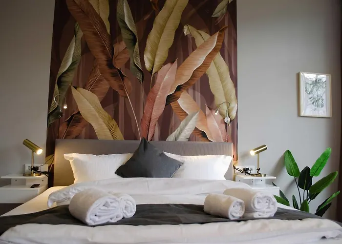 Homely 7 - Elegant Self-check-in For Urban Travelers