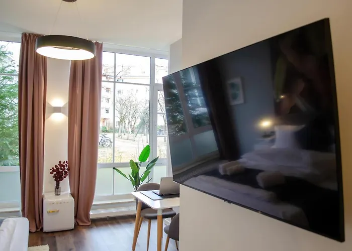 Homely 7 - Elegant Self-check-in For Urban Travelers *